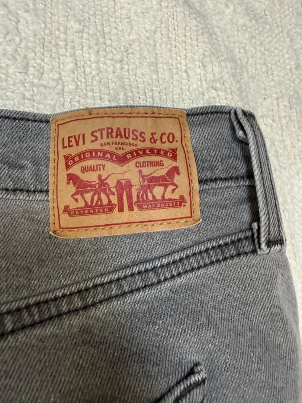 $98 Levi’s Ribcage Straight Leg Ankle Jeans Grey Size 16W - Picture 13 of 13
